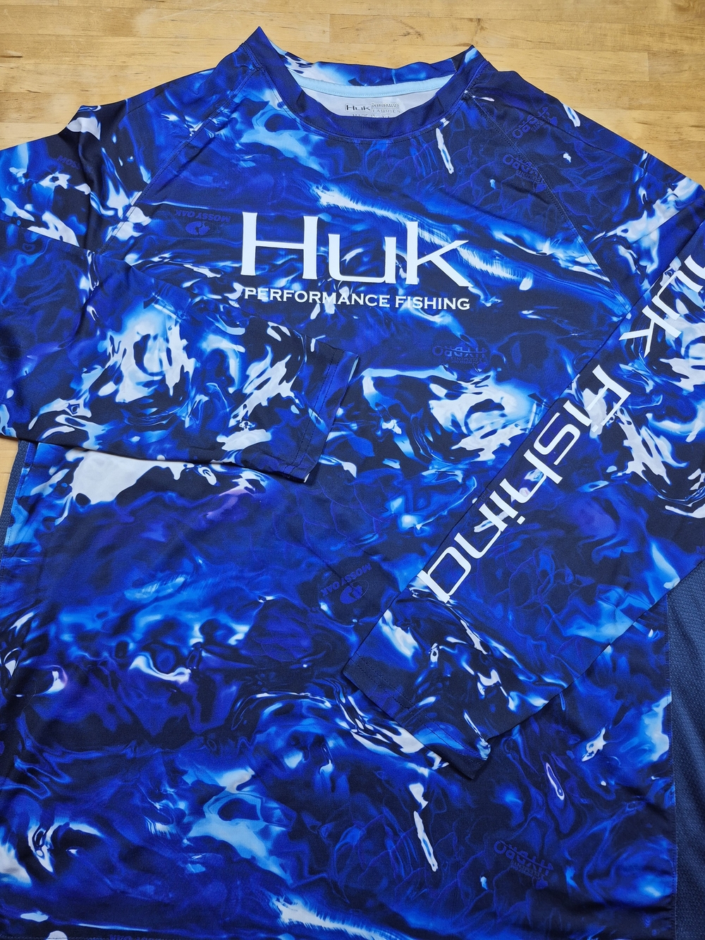 Huk Blue And White Performance Fishing Long Sleeve Shirt